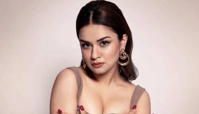 Avneet Kaur shows hot avatar in Dubai, gives killer pose in deep neck gown Avneet Kaur shows hot avatar in Dubai, gives killer pose in deep neck gown