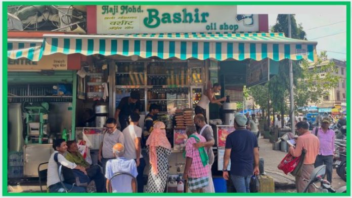 Mumbai Old Oil Shop : 120 year old shop in Mumbai...where you get a very special oil worth 20 thousand rupees Mumbai Old Oil Shop : 120 year old shop in Mumbai...where you get a very special oil worth 20 thousand rupees