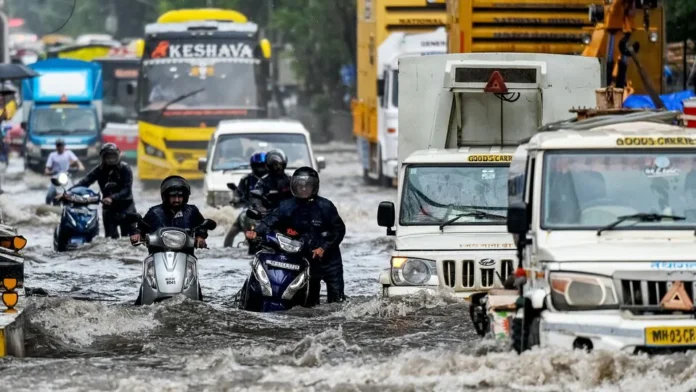 Mumbai Heavy Rains : The next 48 hours are very important, Mumbai is in trouble due to continuous rain; local trains stopped, flights disrupted; 10 people died