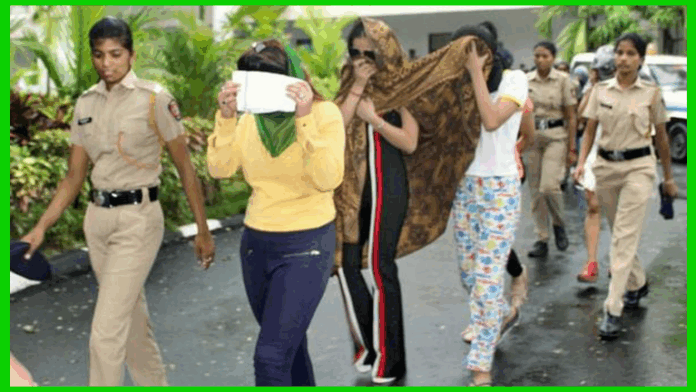 Maharashtra breaking News! 8 girls, 1000 rupees in fees, and the bar was abuzz with gambling! Police raided the bar and revealed a major secret.