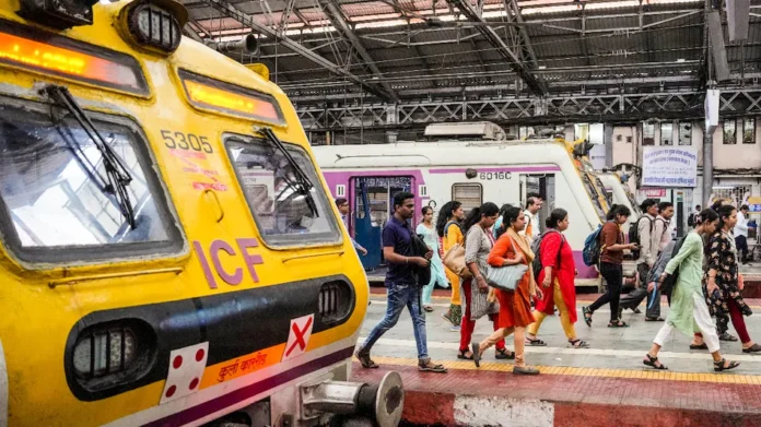 Mumbai Train Collision : Tragic accident during rail strike in Mumbai, 3 killed in train collision