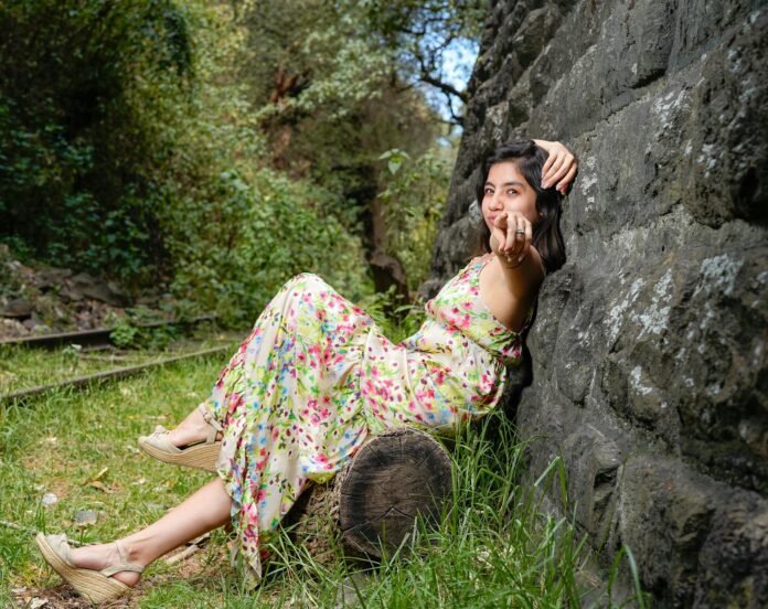 Janhvi Kapoor Steals Hearts in Dhadak