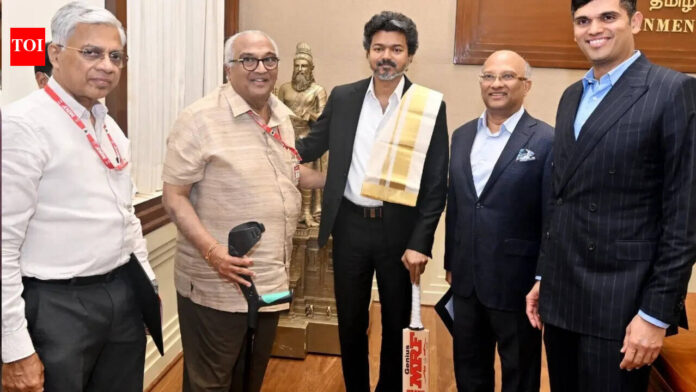Thalapathy Vijay receives signed bat from Virat Kohli; photos of Tamil Nadu CM with a special gift go viral Thalapathy Vijay receives signed bat from Virat Kohli; photos of Tamil Nadu CM with a special gift go viral
