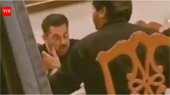 Salman Khan's private dinner video LEAKS online; angry fans call it 'serious security issue' Salman Khan's private dinner video LEAKS online; angry fans call it 'serious security issue'